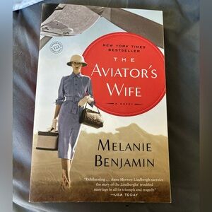 The Aviator's Wife: A Novel by Melanie Benjamin (English) Paperback Book